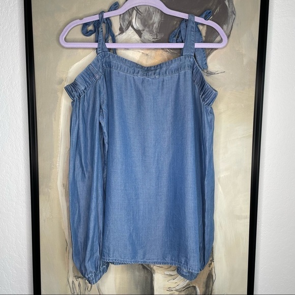𝅺MICHAEL Michael Kors Blue Denim Chambray Cold Shoulder Top - Picture 7 of 8